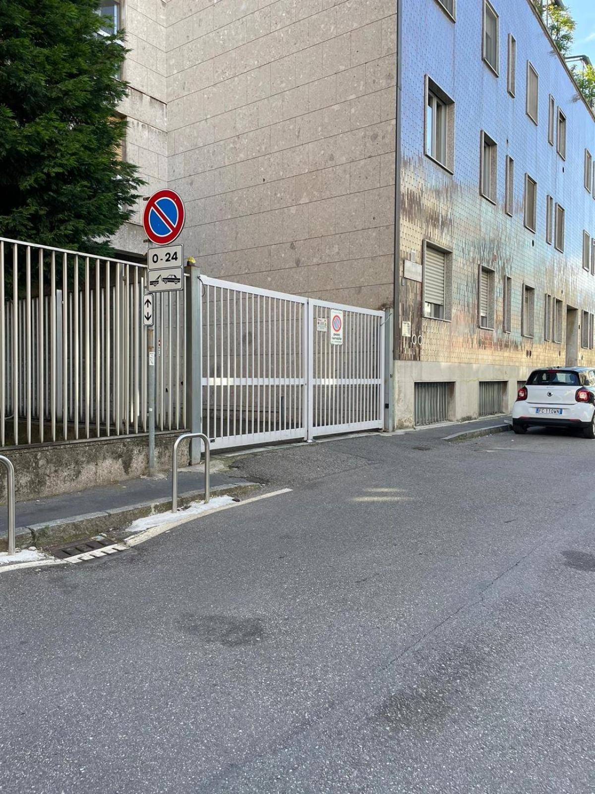 Morivione Apartment - Bocconi Free Parking มิลาน ภายนอก รูปภาพ